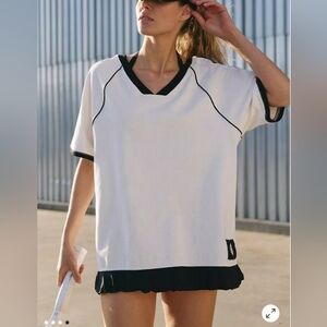 NWOT) "Baseline Solid tee black/white" By "Free People Movement" 🖤🤍